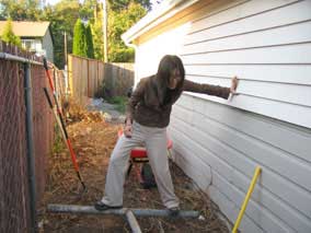 Yuki tries to counterbalance the weight of the concrete at the other end