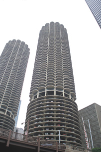 Marina City (Bertrand Goldberg Associates, 1963)
