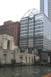 Chicago Daily News Building and Boeing World Headquarters (Perkins and Will, 1990)