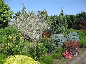 Oregon Garden entrance display from visitor parking lot