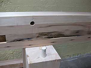 Alignment dowel in leg
