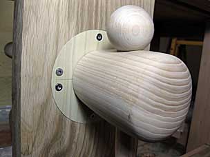 Sliding vise with screw and garter installed