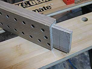 Parallel guide tenon for main vise