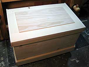 Tool chest with lid after installing hinges, closed