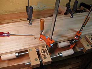 Screwing tool chest saw till uprights to divider board