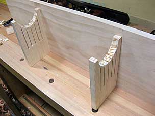 Tool chest saw till with wider kerfs