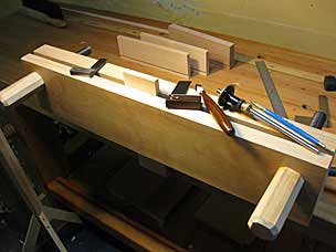Setting up to dovetail drawer side in moxon vise