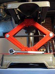 Scissor jack on drill press base